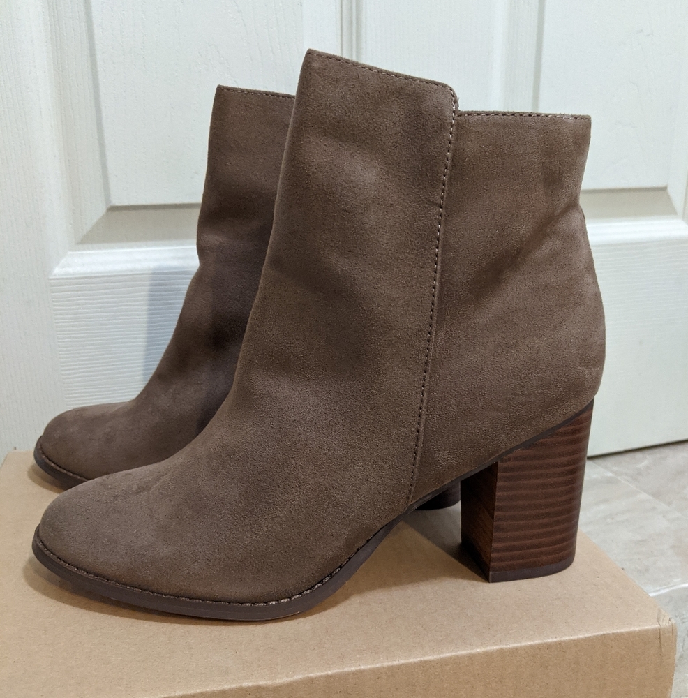 New faux suede boots block heel size 10